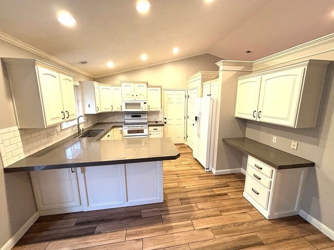 Photo - Beautiful Home for lease in great location!