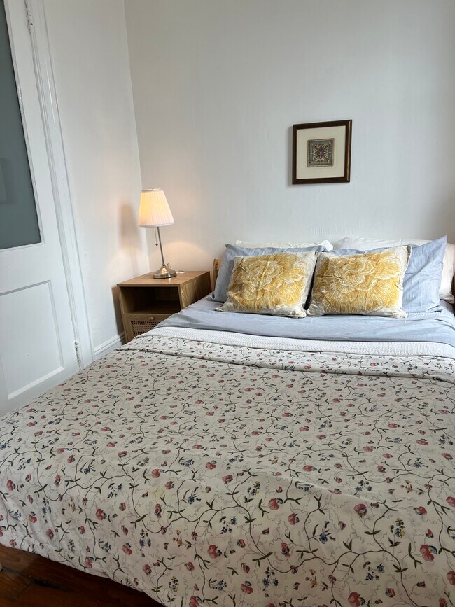 bedroom 1 has ensuite - 270 E 7th St Unit 4flr