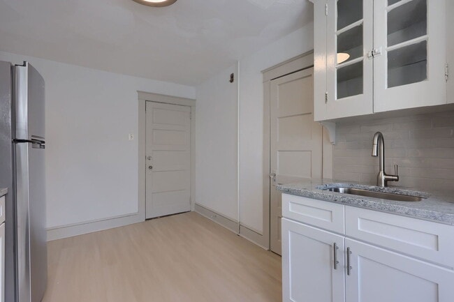 Photo - 40 W James St Unit 2