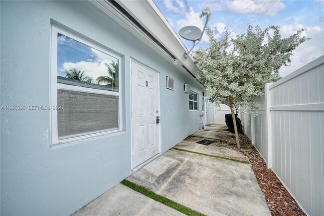 Building Photo - 1041 NE 9th Ave Unit A3