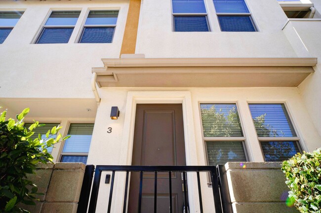 Beautiful 3 Bedroom at Millenia! - Beautiful 3 Bedroom at Millenia! Townhome