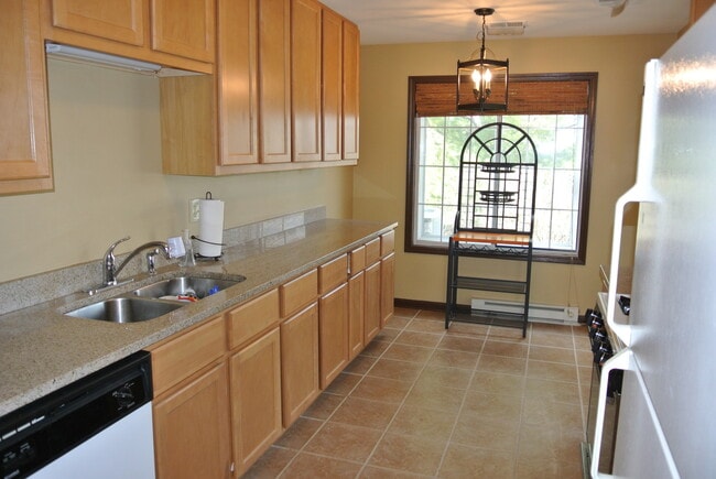 Photo - 2458 Charleston Dr Unit 5