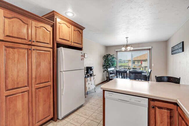 Kitchen entrance - 2210 Rygar Ct