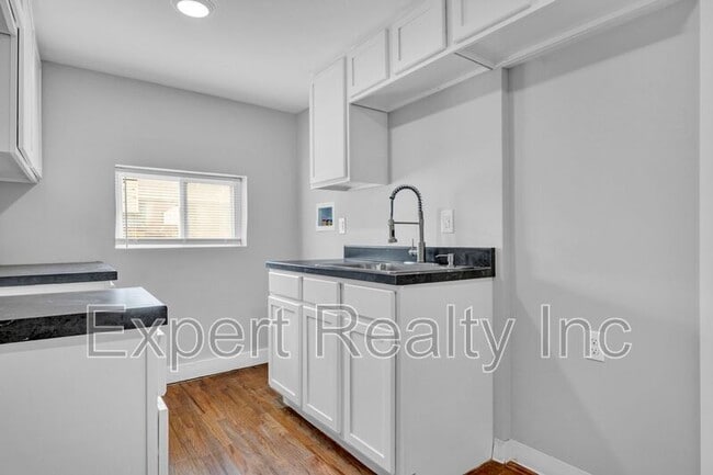 Photo - 546 55th St Condo Unit B