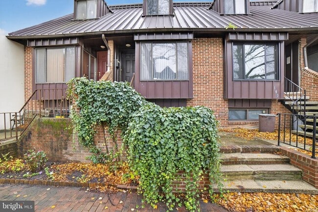 Photo - 105 Jackson St