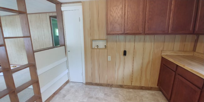 Photo - 136 E Wadsworth Cir