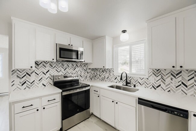 Photo - 14115 Admiralty Way Unit A