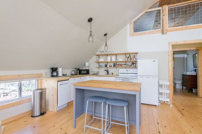 Photo - Barn-Style Modern Farmhouse with Mountain Views in Candler — 30 Minutes to Downtown Asheville