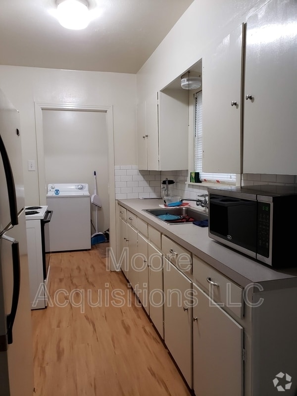 Building Photo - 1308 N Travis St Rental