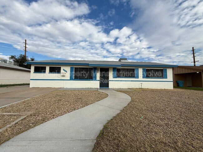 Building Photo - 2332 W Diana Ave