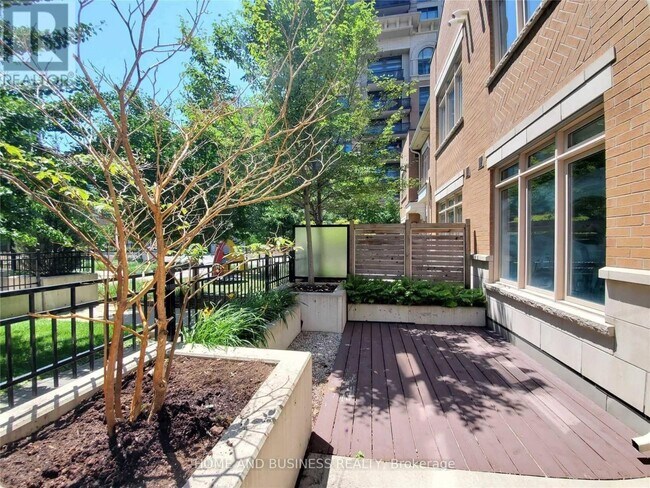 Photo - 383 Prince of Wales Dr