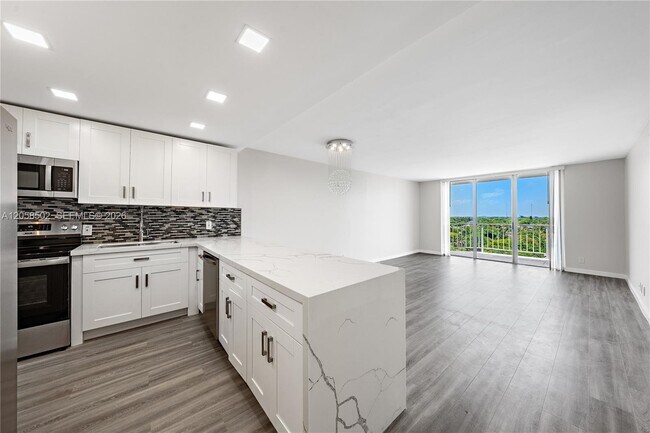 Building Photo - 16740 NE 9th Ave Unit 809