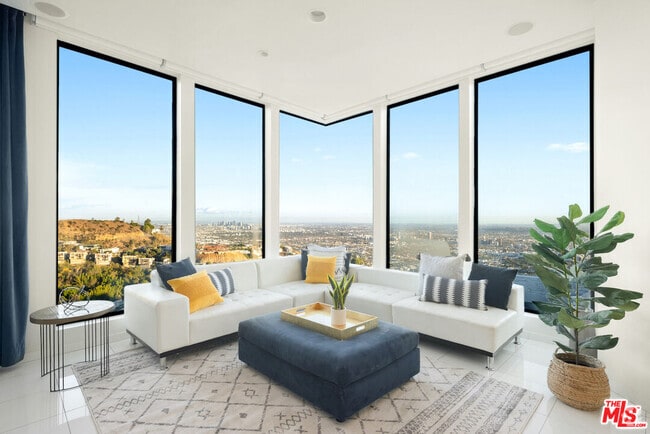 Building Photo - 2231 Sunset Plaza Dr Rental