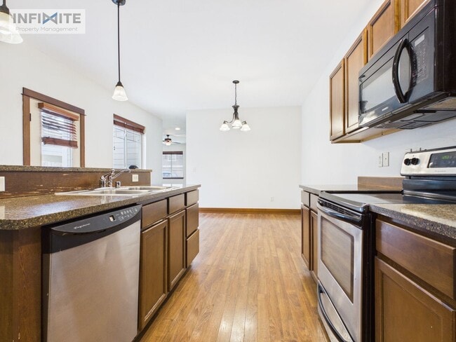 Photo - 1169 Forestglen Dr