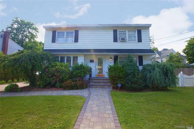 Building Photo - 8 Hallock St Unit 1st Fl