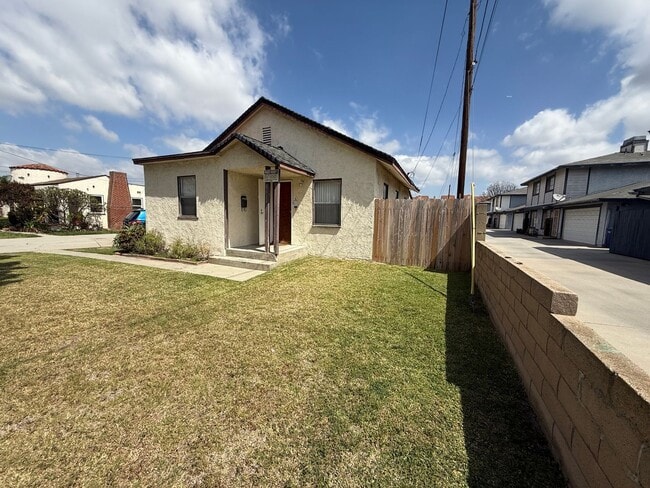 TWO BEDROOM MULTI UNIT HOME IN BELLFLOWER-... - TWO BEDROOM MULTI UNIT HOME IN BELLFLOWER-... Unit 028008611