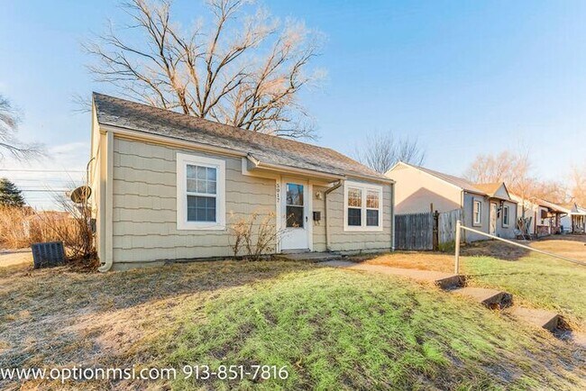 Photo - Well-kept ranch in Turner school district!