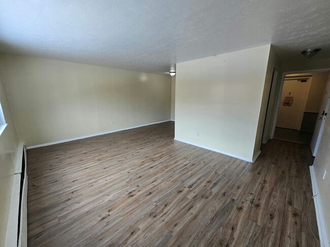 Building Photo - 14815 Euclid Ave Unit 204