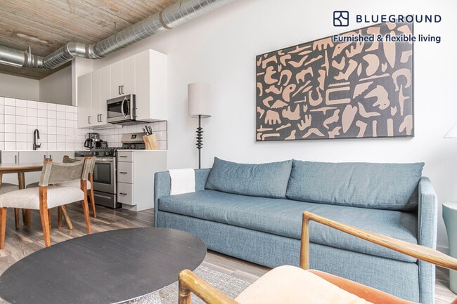 Photo - 61 W Erie St Unidad FL2-ID1399