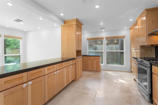 Building Photo - 1907 Old Field Pl