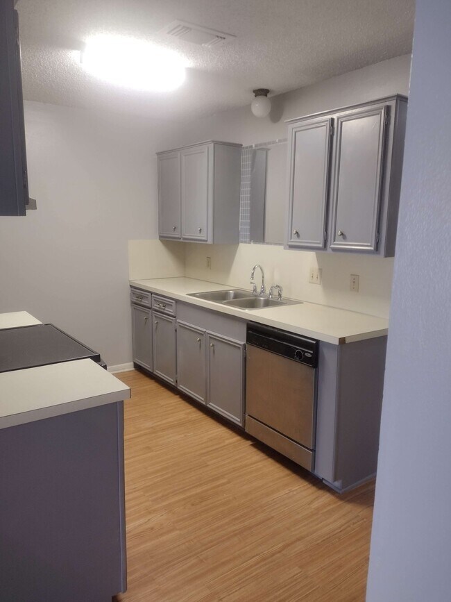 Photo - 525 Broad St