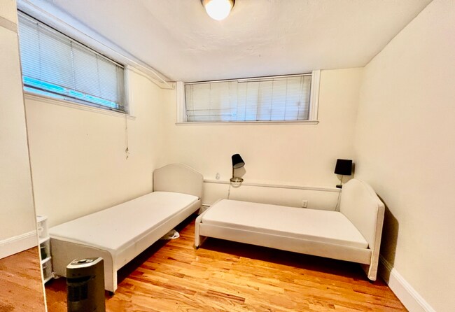 Photo - 52 Cummings Rd Unidad B