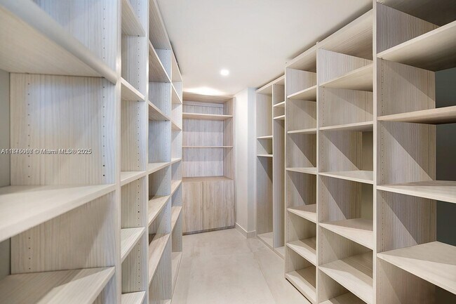 Photo - 488 NE 18th St Unidad 508