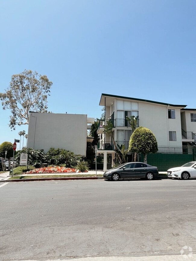Building Photo - 1353 S. Carmelina Ave (UDA08) Rental