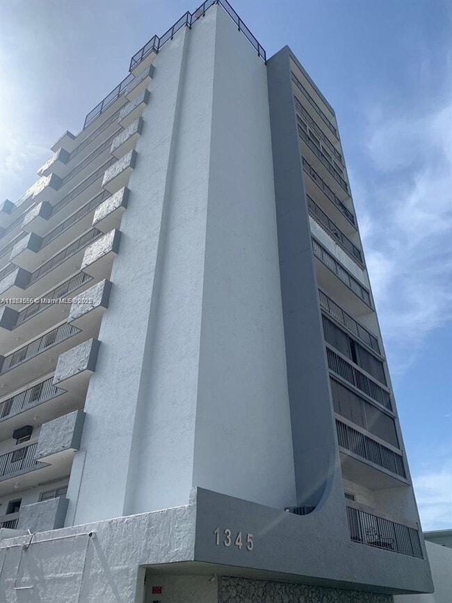Building Photo - 1345 West Ave Unit 902 Rental