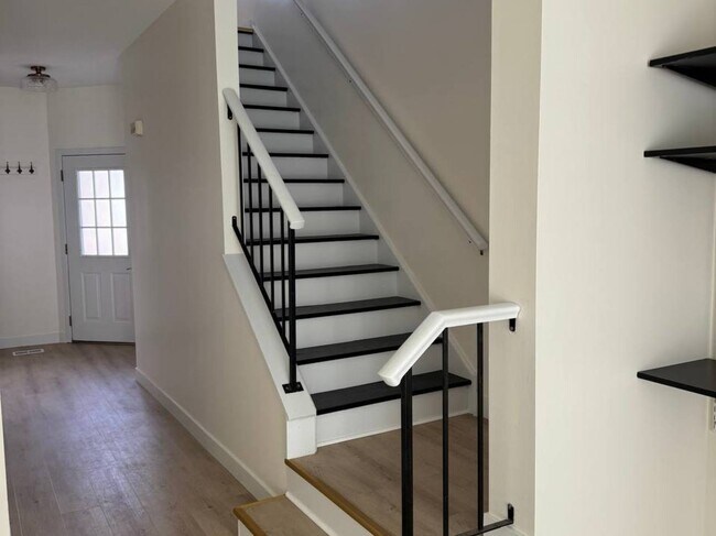 Photo - 295 Hunterdon Ct