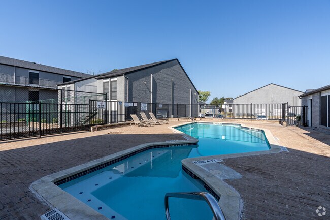 Piscina - Chase Village Apartments