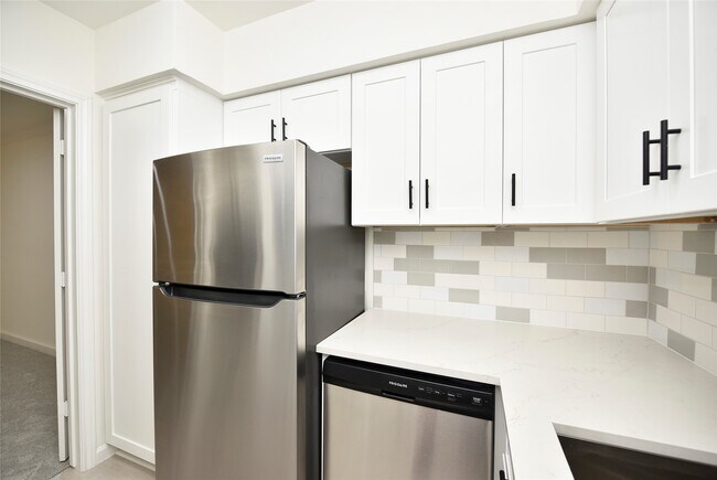 Photo - 2600 Bellefontaine Unit A21