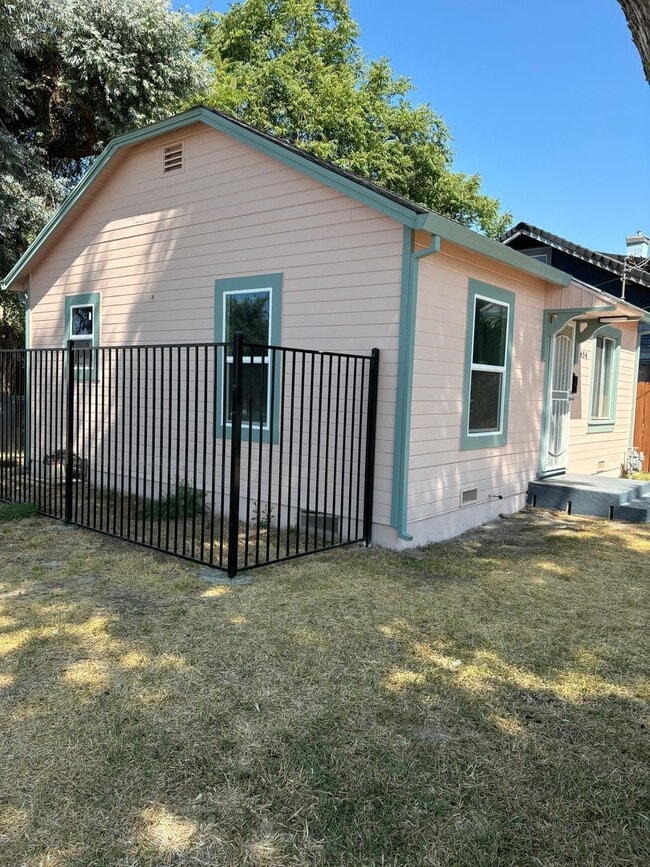 Building Photo - 1 B/R 1 B/A Charming House in Yuba City AVAILABLE NOW