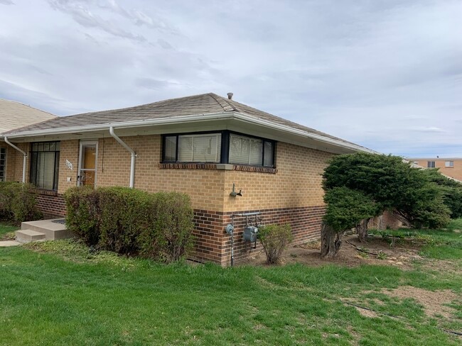 Building Photo - 1624 Akron St Unit 1624 Duplex