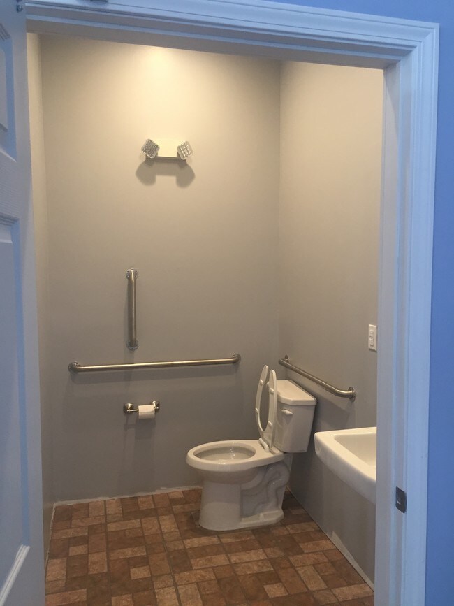 Photo - 415 Station St