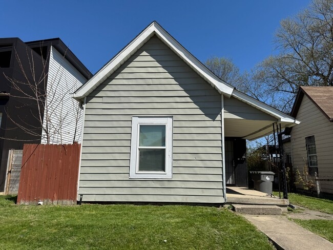Building Photo - Near Eastside 3 Bedroom 2 Bath with Central air