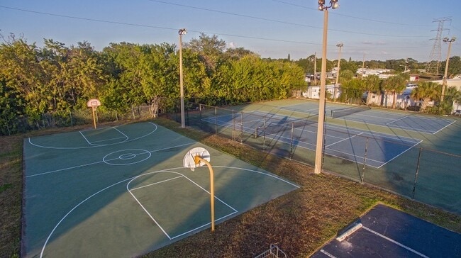 Monterey Lakes Apartments