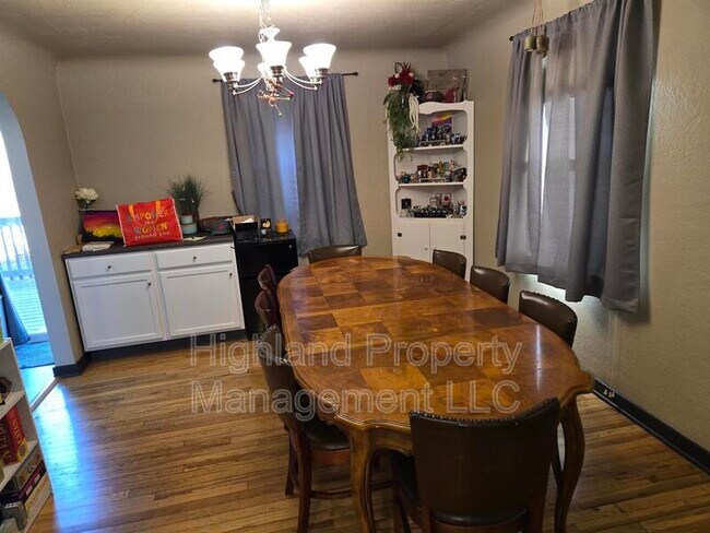 Photo - 1160 NE Lake St