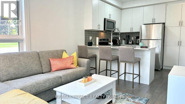 Photo - 719 Lawrence Ave W