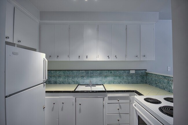 Photo - 1540 Haro St Unit 104