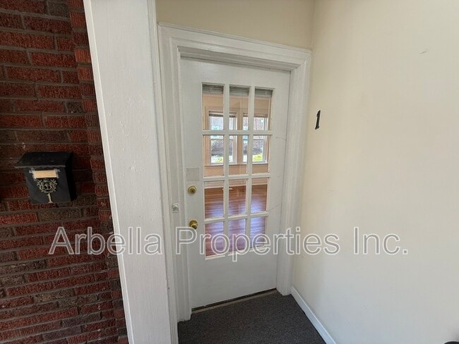 Photo - 707 E Unaka Ave Unit Apt 1