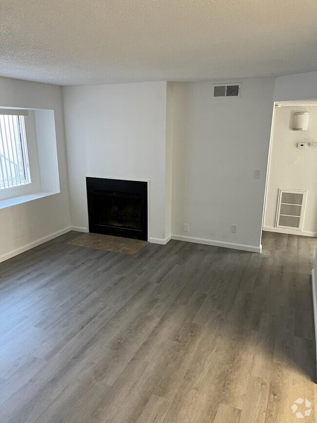 Building Photo - 245 W Tulare Ave Unit 245B Rental