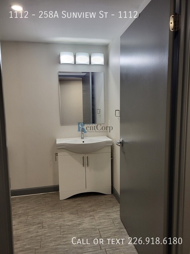 Photo - 258A-258A Sunview St