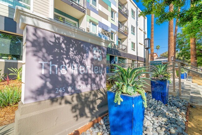 The Henley Apartments For Rent in Glendale, CA