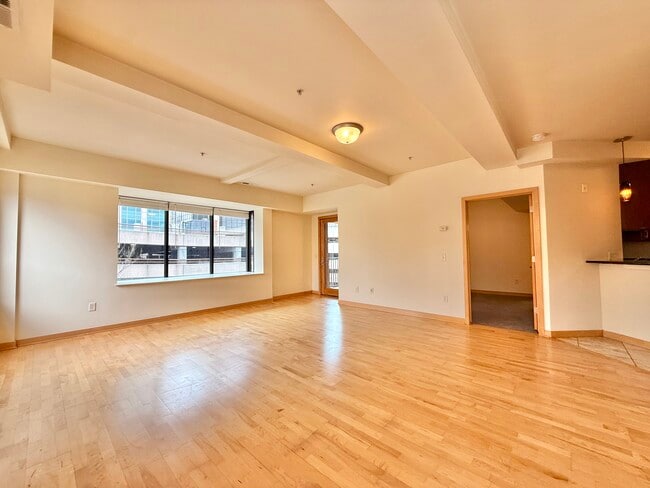 301 Living Room - 22 Dayton