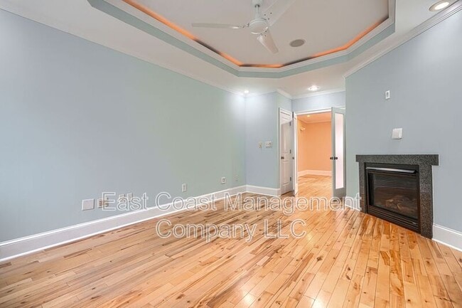 Building Photo - 3235 Eastern Ave Unit 2FL
