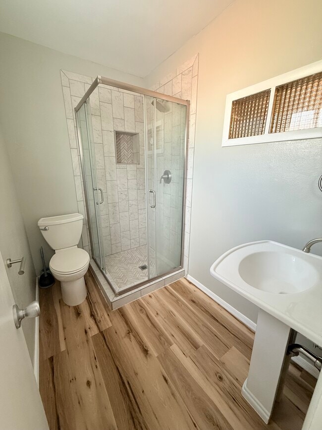 Photo - 1524 Martha St NE
