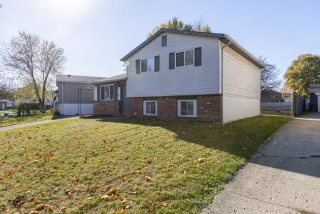 Building Photo - 2859 Falcon Bridge Dr