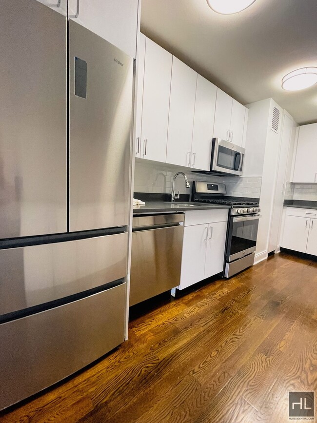 E 82 St