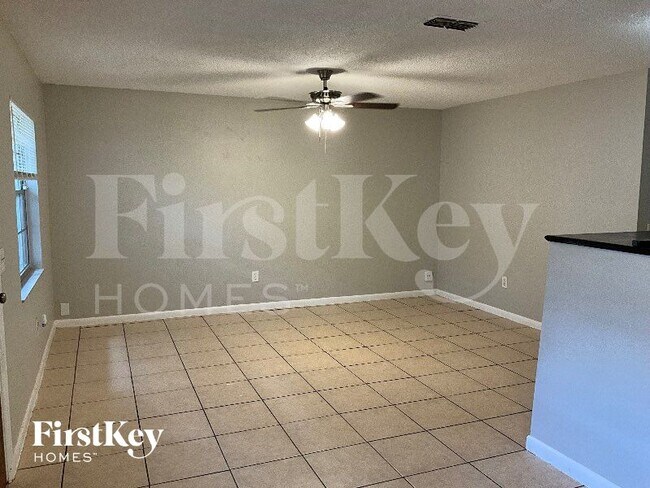 Photo - 2617 Drake Dr